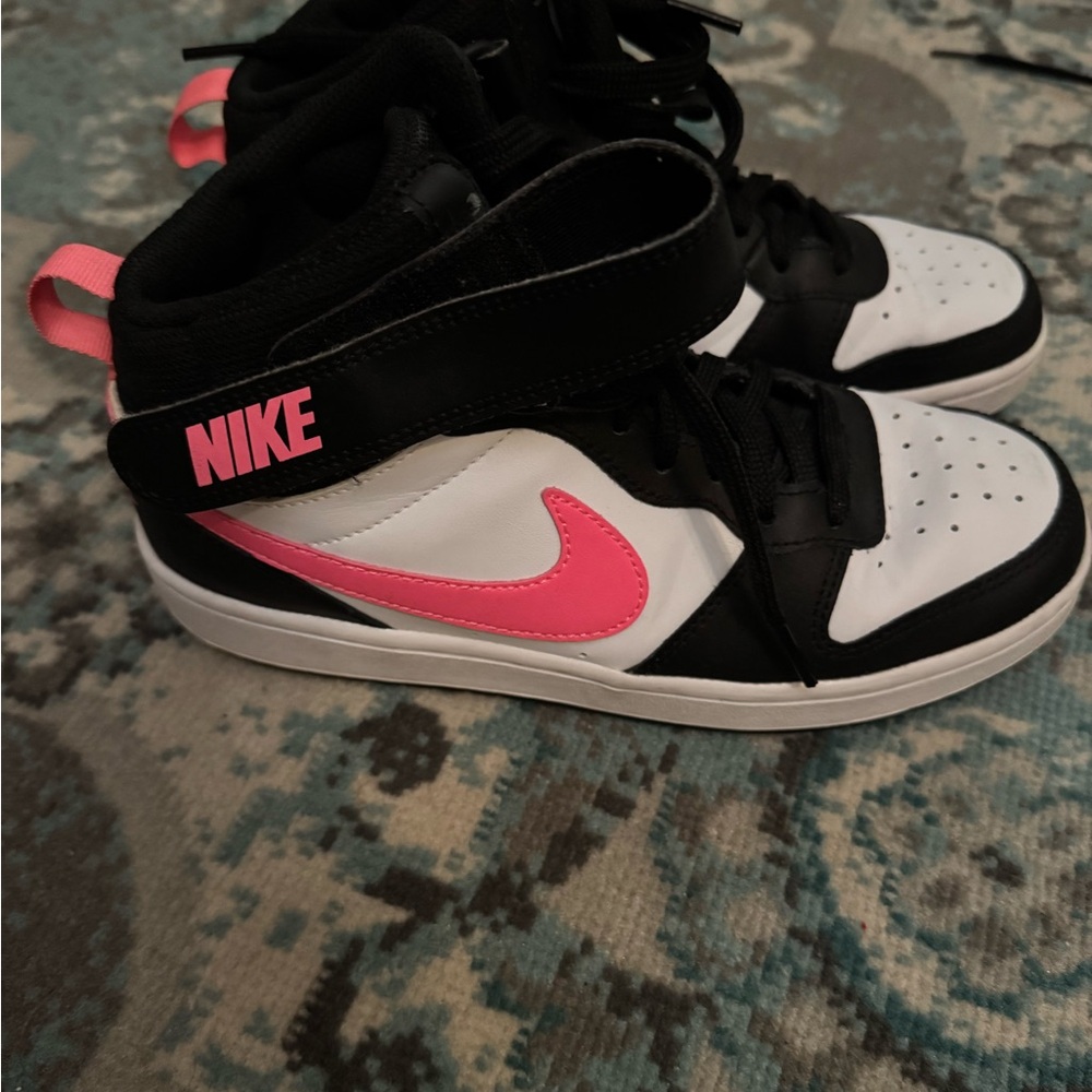 Nike Black and White Sneakers